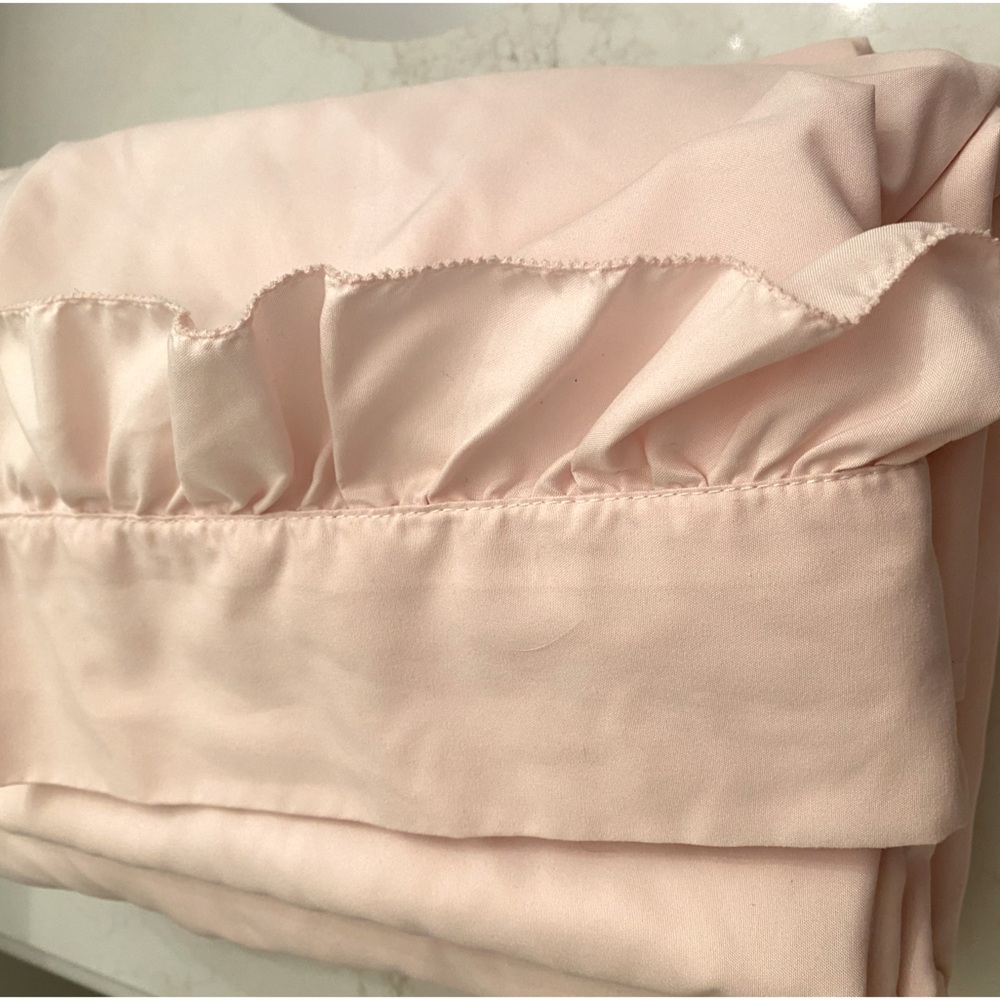 EUC KING SIZE SET OF SHEETS IN PINK MICROFIBRE